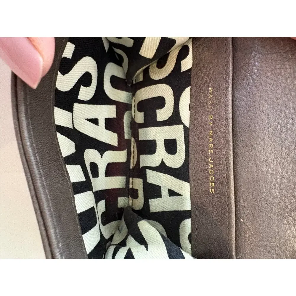 Marc by Marc Jacobs Brown/Gray Leather Card Holder Wallet Gold Plaque Logo Y2K - Picture 5 of 5